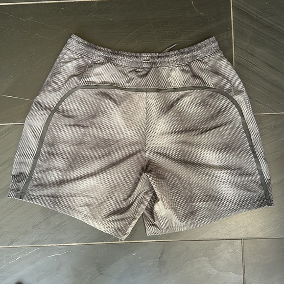 Lululemon Pace Breaker Linerless 7” Short - Picture 2 of 4